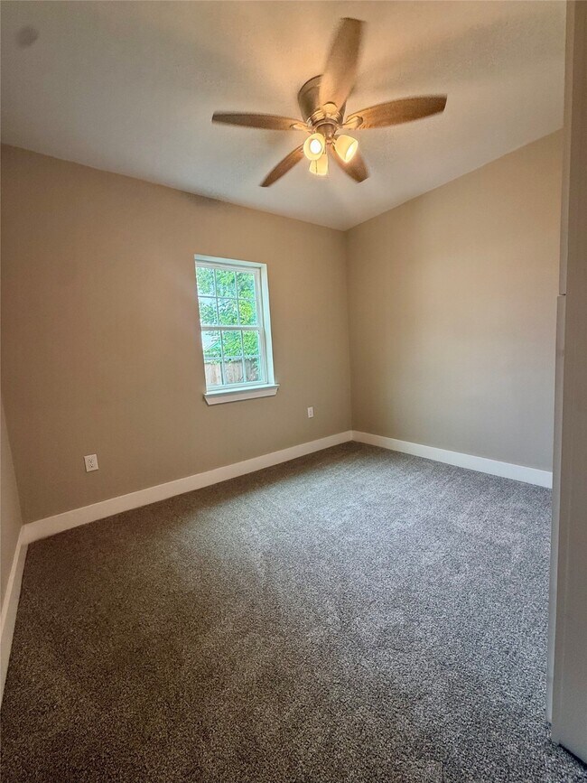 Foto del edificio - 1816 Ryon St