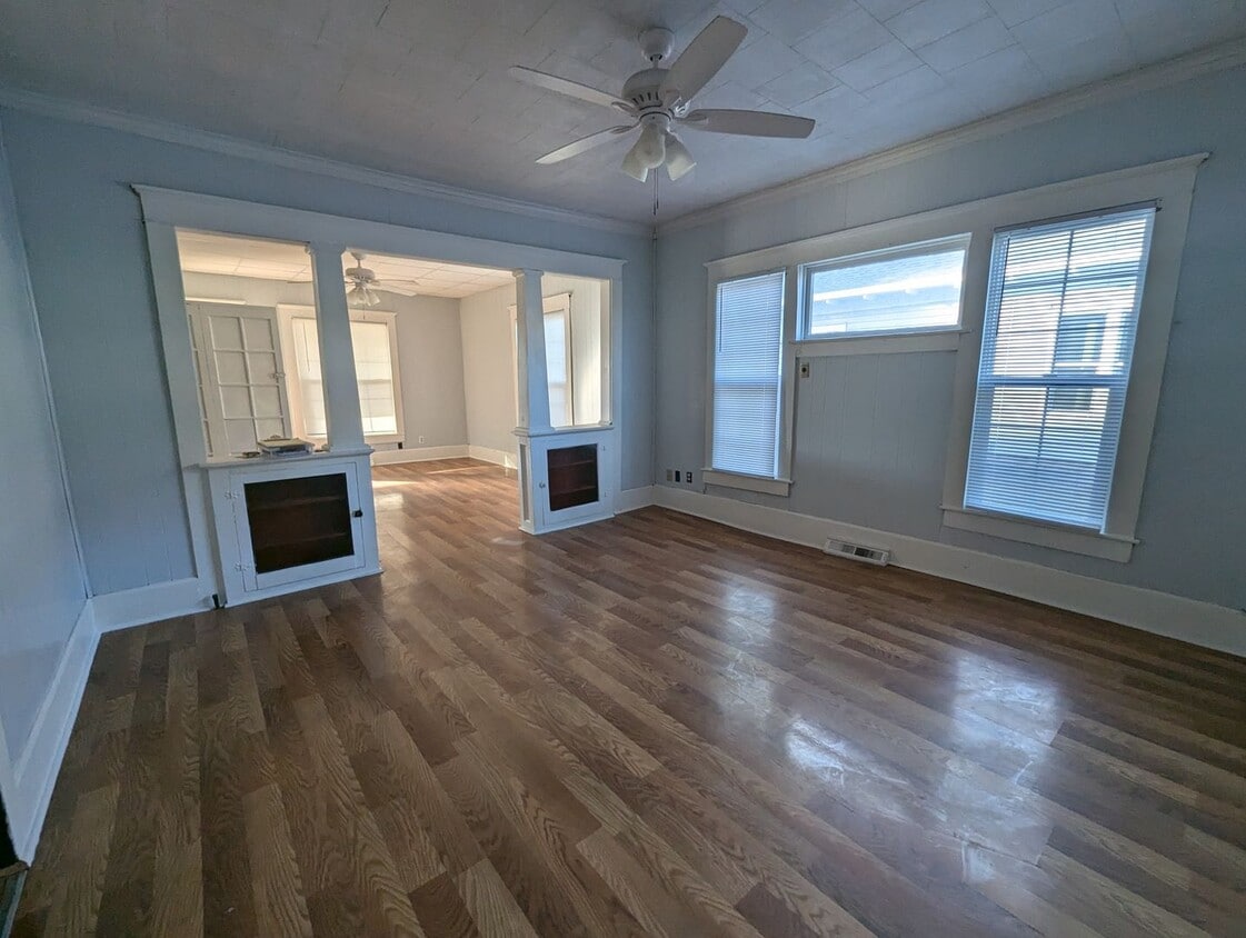 Foto del edificio - Coming Soon 4 Bed, 1 Bath — Available December 15th!