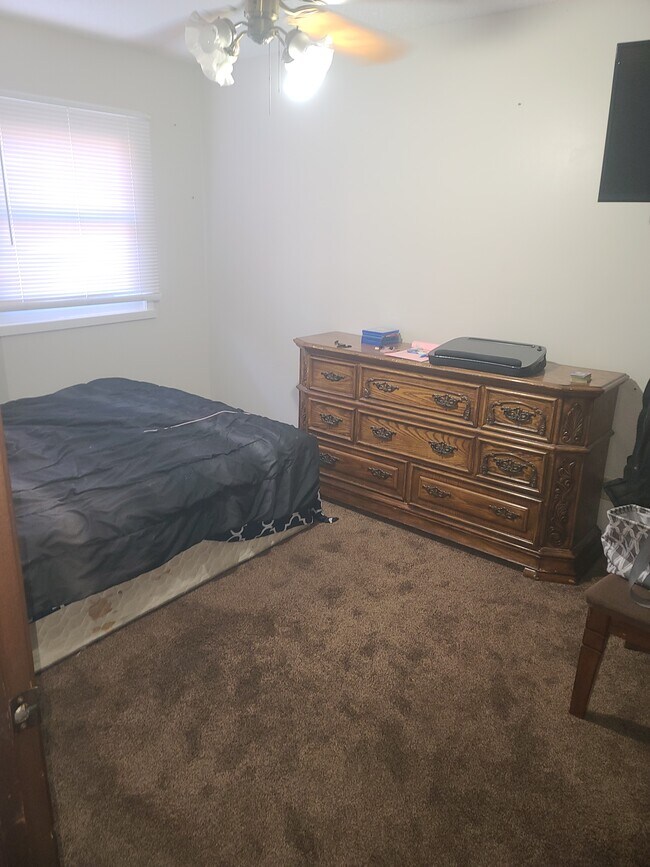 Foto del edificio - 617 N Country Acres Ave