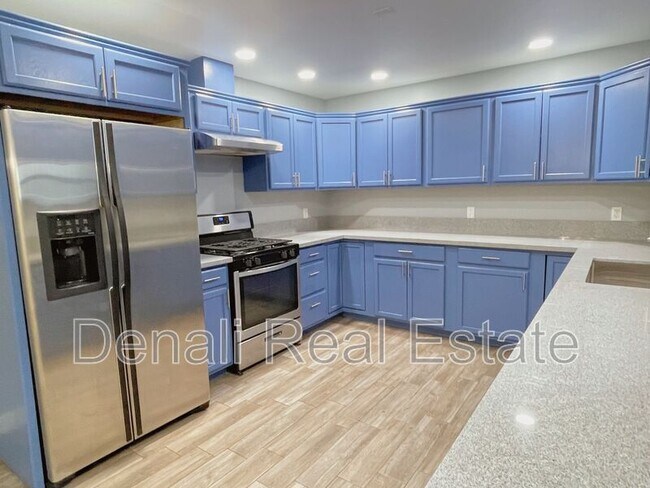 Foto del edificio - 1646 E Jarvis Ave