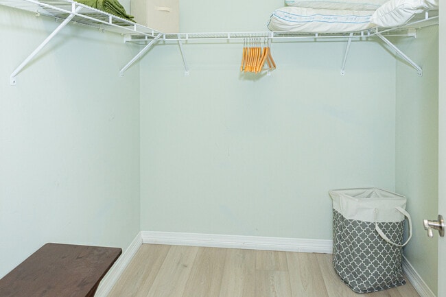 Building Photo - 6619 Carlinga Dr