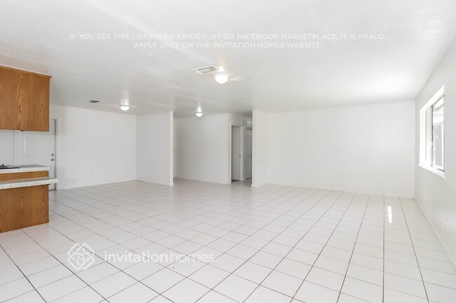 Building Photo - 10720 Paiute Way