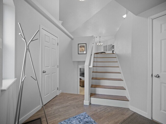 Building Photo - Bright & Comfortable 3 Bedroom Home