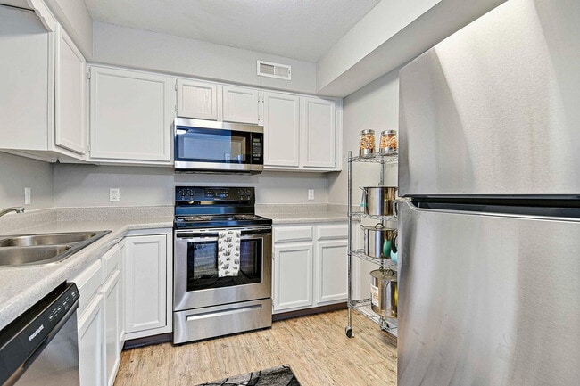 Model Kitchen (2) - Fairway Hills Apartments