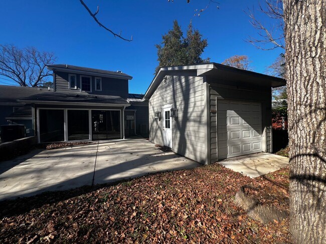 Foto del edificio - 204 Woodside Ave