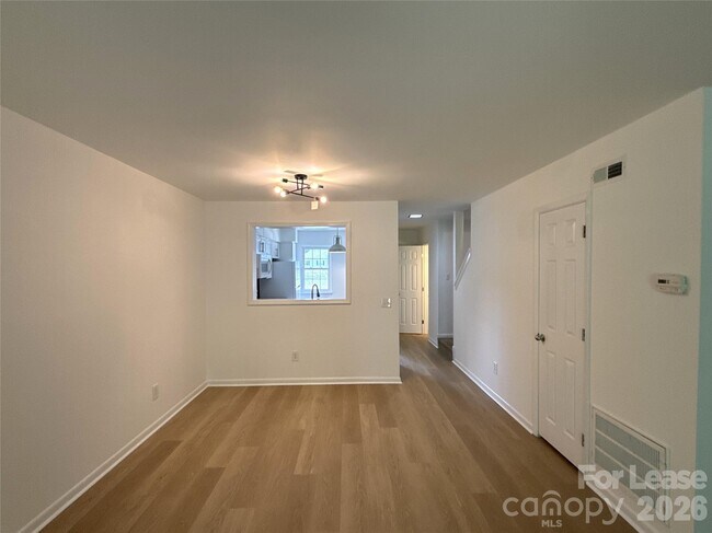 Foto del edificio - 6034 Heath Valley Rd