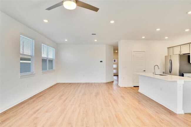 Foto del edificio - 13920 Lubeck Dr