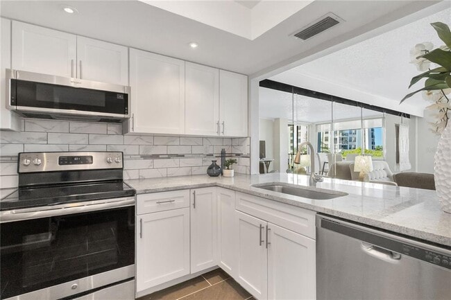 Building Photo - 6295 Bahia Del Mar Cir