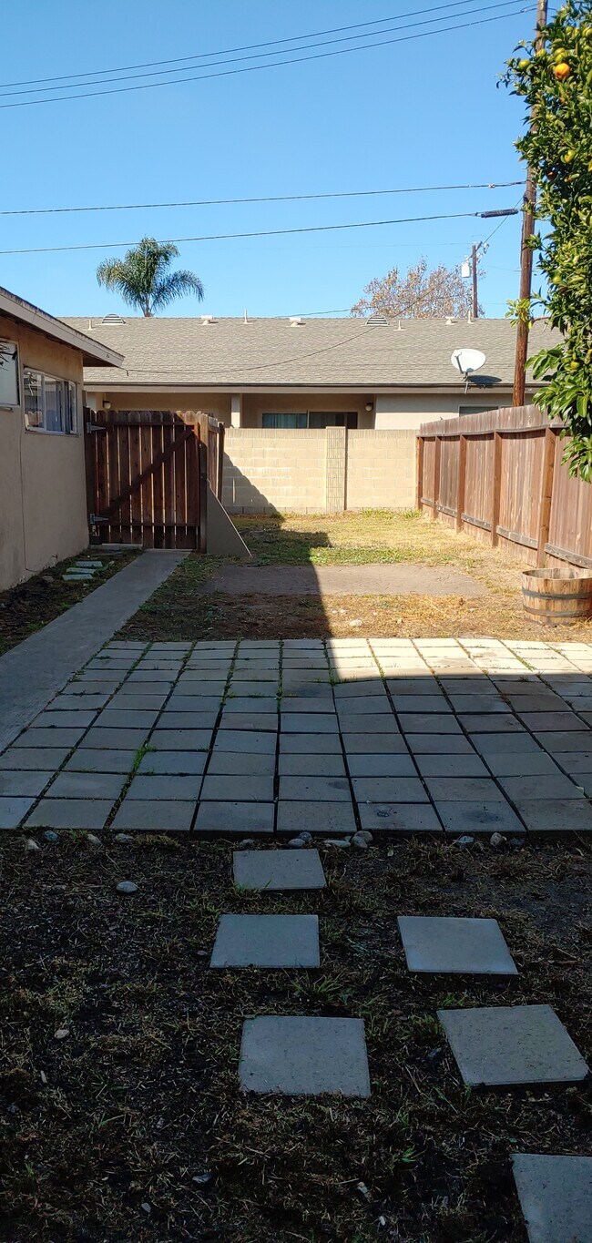 Building Photo - 2589 Orange Ave