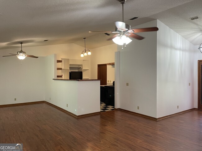 Building Photo - 140 Green Acre Cir N