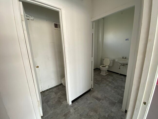 Foto del edificio - 3214 Ferndale Dr