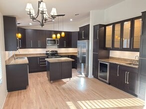 Building Photo - 218 Brookside Dr