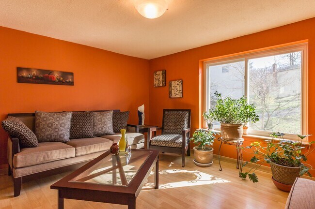 Foto del edificio - Beautiful 4 Bed 3.5 Bath On Cul De Sac In ...