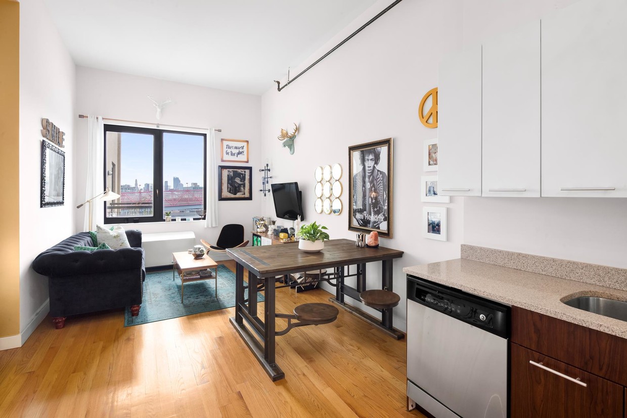 Primary Photo - 390 Wythe Ave