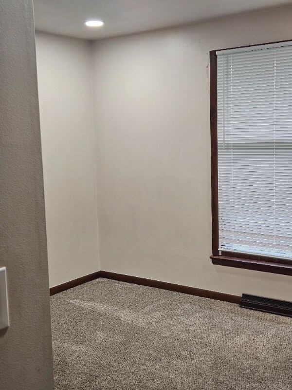 Foto del edificio - 3819 1/2 Camelot Ln