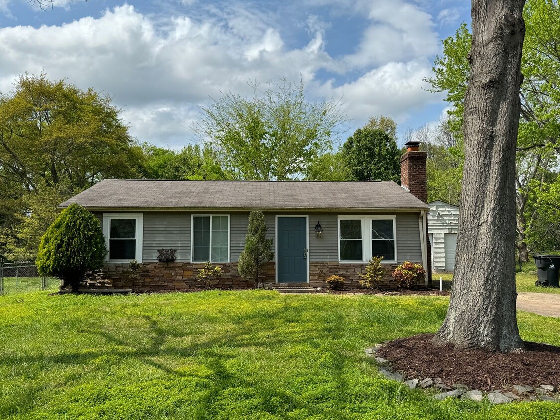 Primary Photo - Adorable Ranch with Updates in Steele Cree...