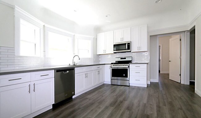 2737 W 14th St Los Angeles Ca 90006 House For Rent In 2 Weeks Ago Houses California Los Angeles 2737 W 14th St Primary Photo
