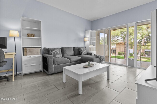 Foto del edificio - 6125 E Indian School Rd