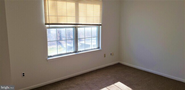 Building Photo - 643A Rose Hollow Dr
