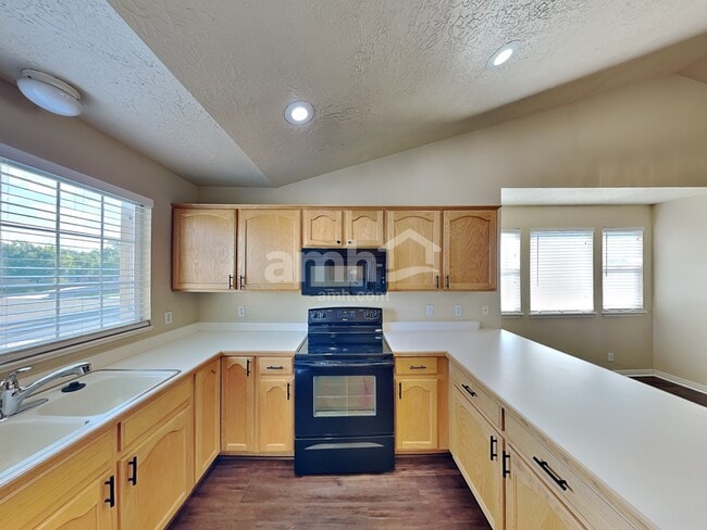 Foto del edificio - 4525 W Lake Breeze Ln