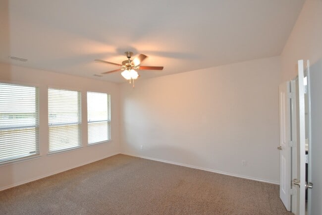 Building Photo - 2425 Clay Creek Ln