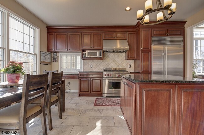 Building Photo - 33 Schweinberg Dr