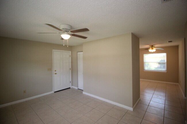 Foto del edificio - Cozy 2 Bed 1 Bath Townhome in P Section of Palm Coast!