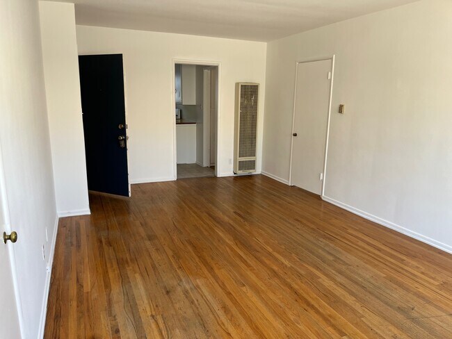 Building Photo - 13213 Oxnard St