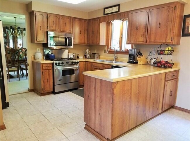 Foto del edificio - 650 Ray Dr