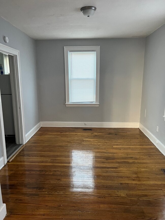 Foto del edificio - 1330 Custer St