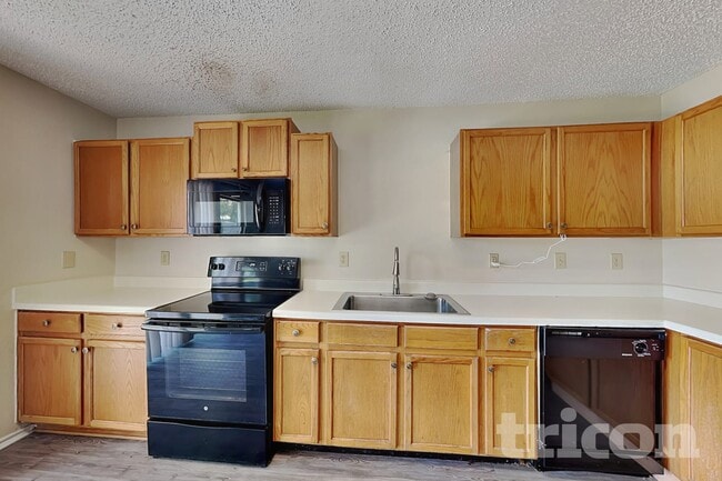Building Photo - 8055 Chestnut Cedar Dr