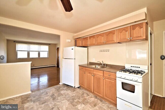 Building Photo - 102 Borbeck Ave