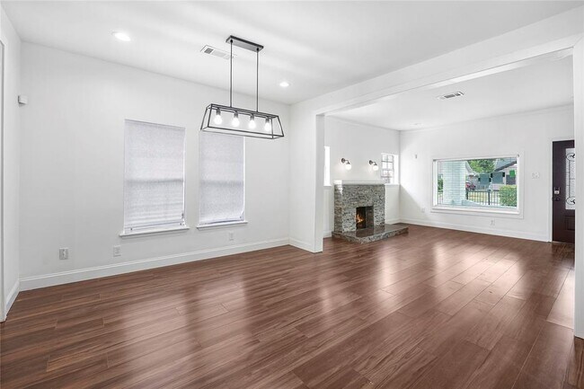 Building Photo - 2508 Wheeler Ave