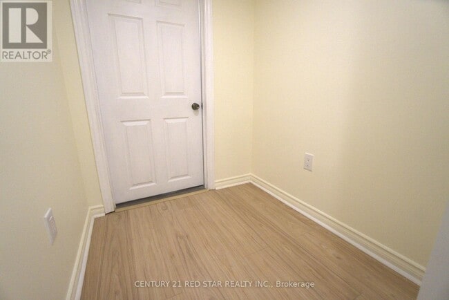 Building Photo - 521 Yates Dr