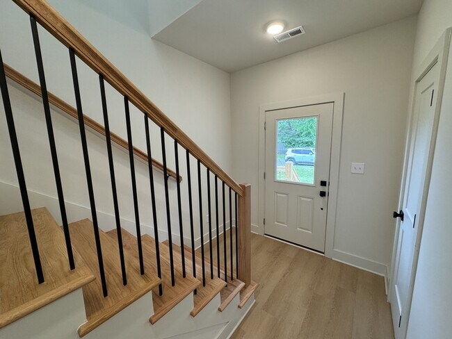 Foto del edificio - 1008 Halsey Ave NE