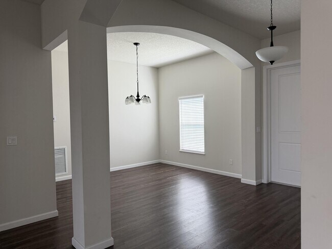 Building Photo - 4634 SW Athena Dr