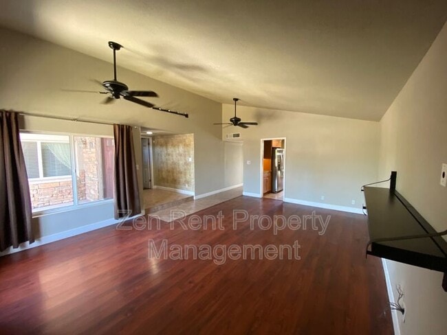 Building Photo - 815 W Juanita Cir