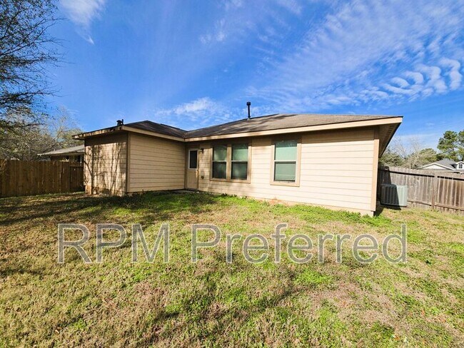 Foto del edificio - 810 Lightningbug Ln