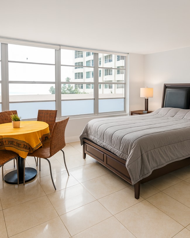 Building Photo - 825 Brickell Bay Dr