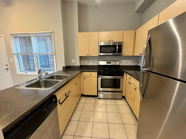 Foto del edificio - 4955 N Damen Ave