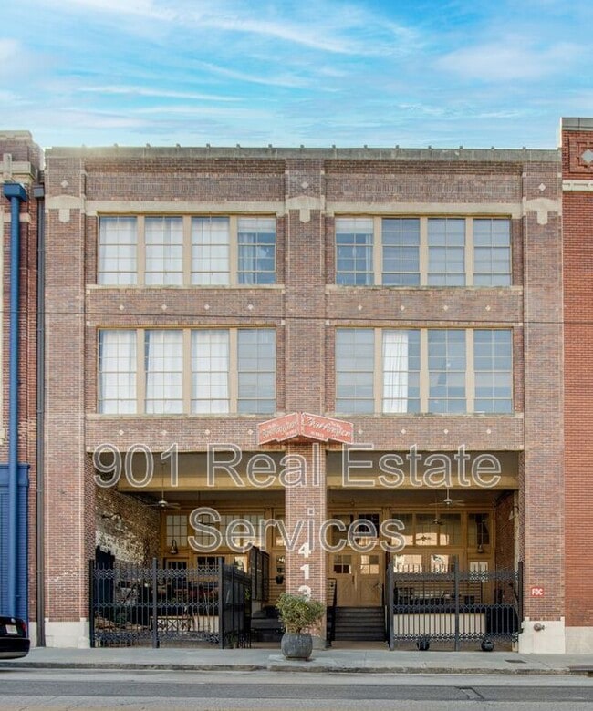 Building Photo - 413 S Main St