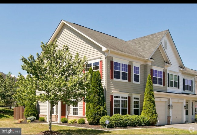 Building Photo - 205 Kintyre Ln