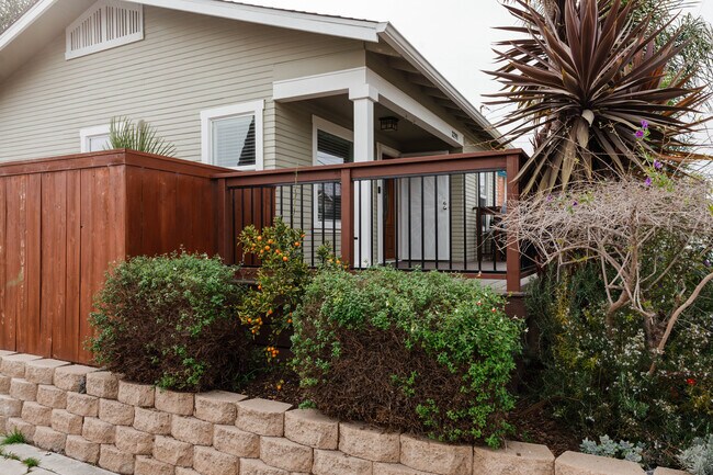 Foto del edificio - 3291 Collier Ave