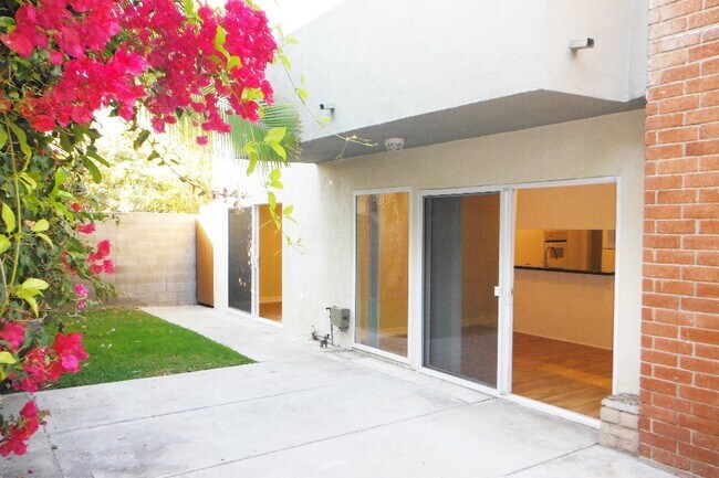 Foto del edificio - 3615 Greenfield Ave