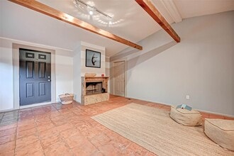 Building Photo - 1612 W Alabama St