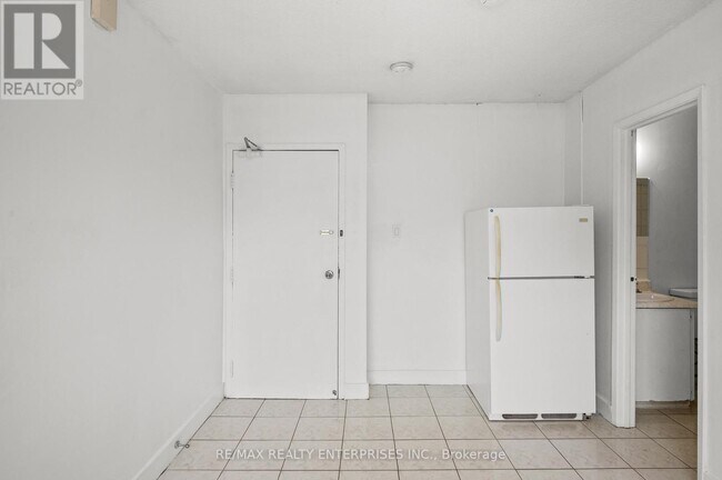 Photo du bâtiment - 638-638 Dufferin St