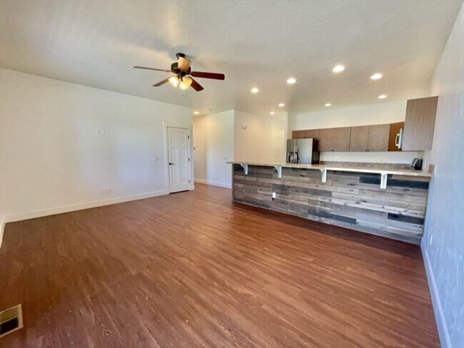 Foto del edificio - Beautiful 3BR/2BA Townhome Near Lake Pagos...