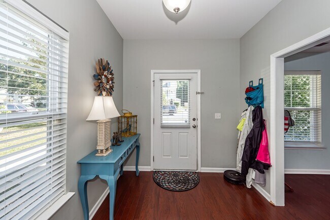 Foto del edificio - 4 Bedroom, 2.5 Bathroom Home in Brownswood...