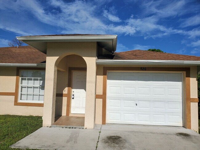 Foto del edificio - 920-922 Countess Avenue