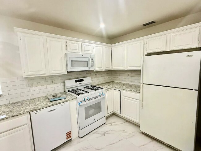 Foto del edificio - 2100 Riverplace Dr